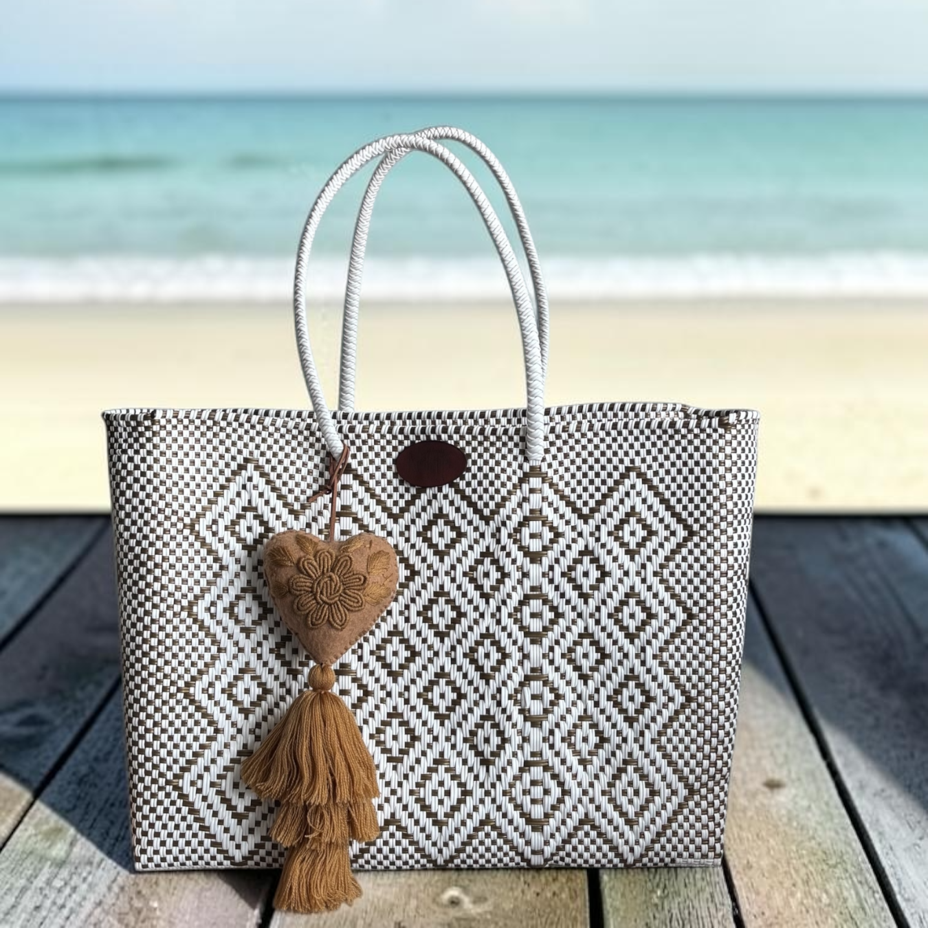 Cartera tejida grande blanco/dorado