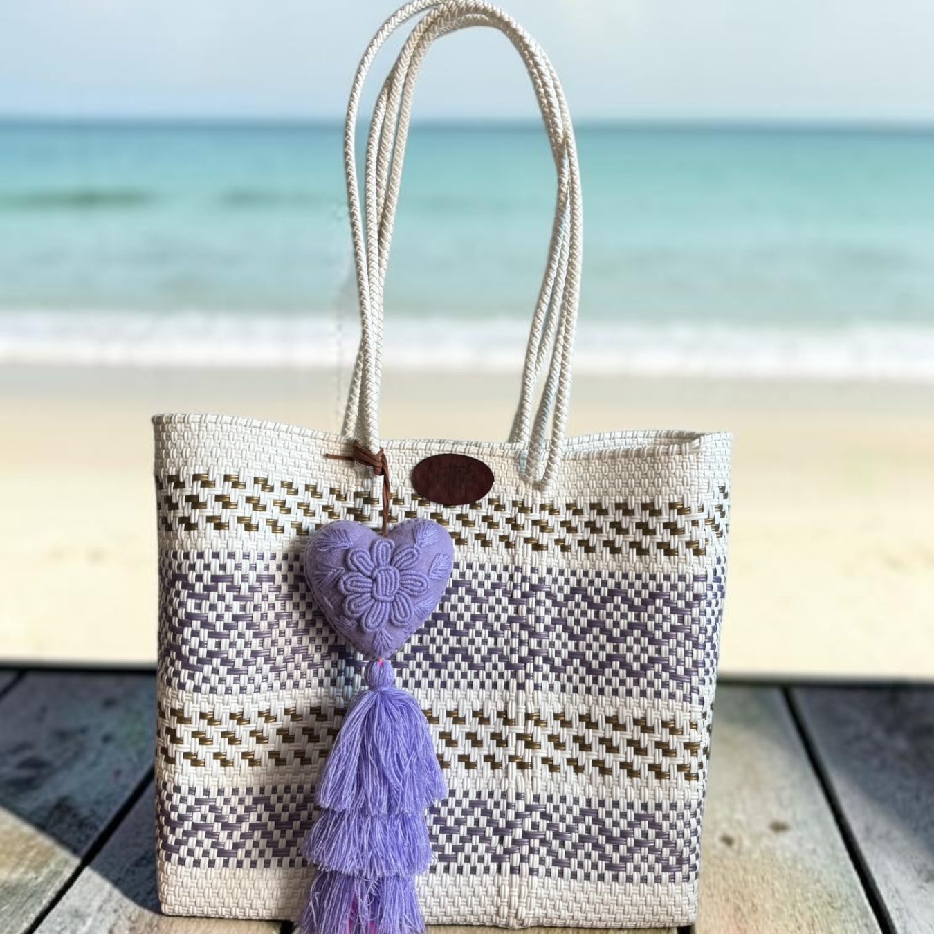 Cartera tejida mediana blanca/Morado/Dorado