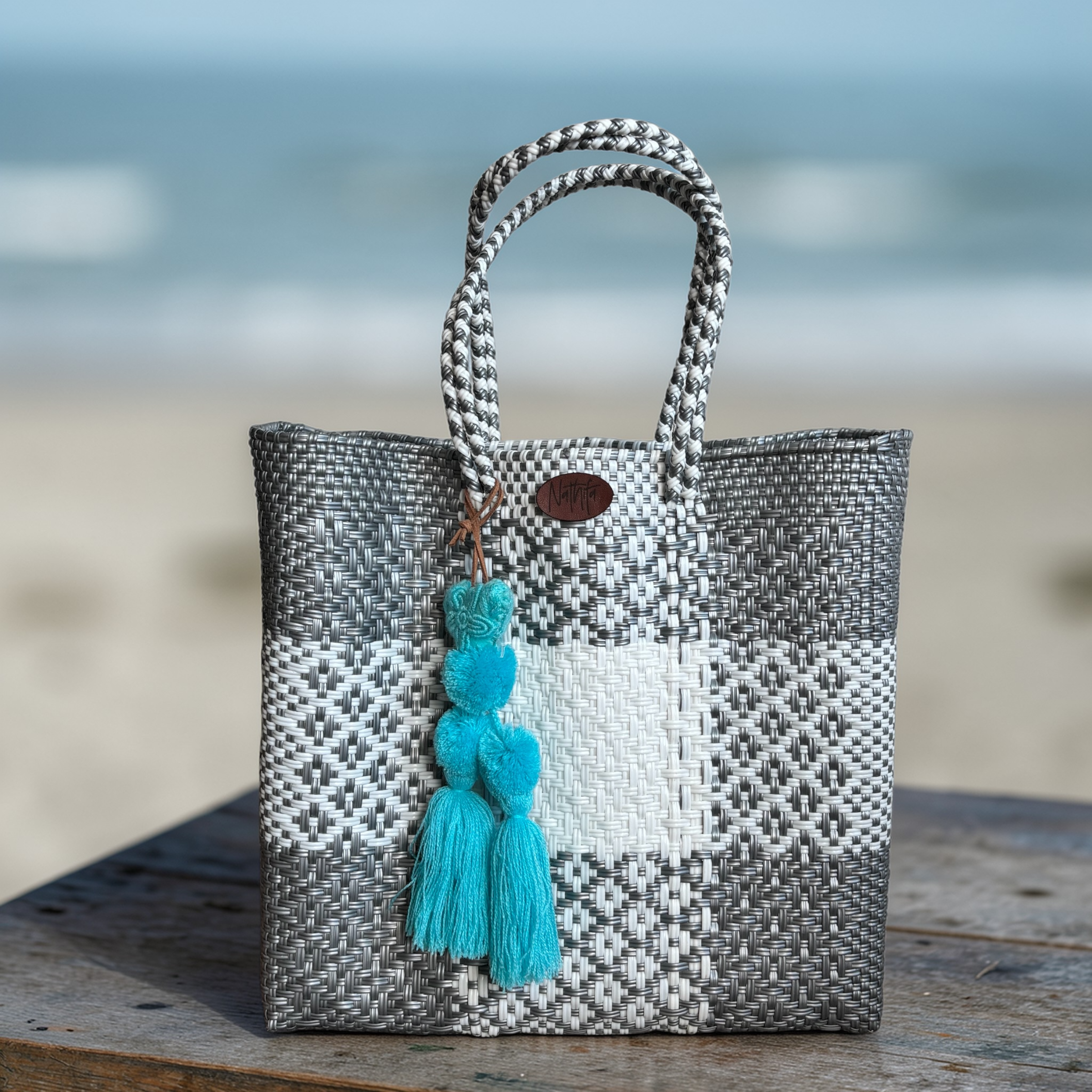Cartera tejida mediana rayas cuadros plateados
