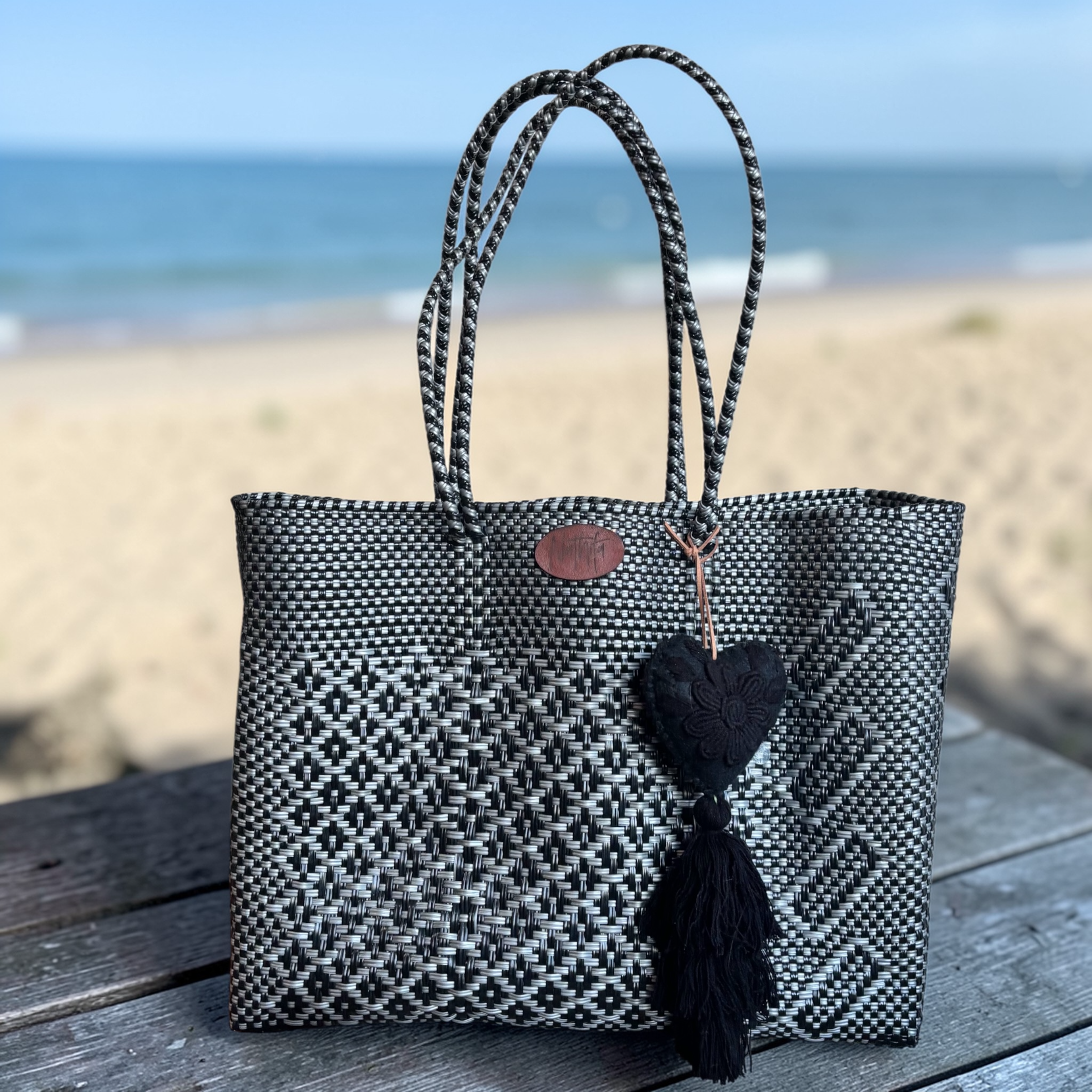 Cartera tejida grande Negro y plateado