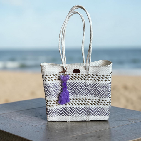 Cartera tejida mediana blanca/Morado/Dorado