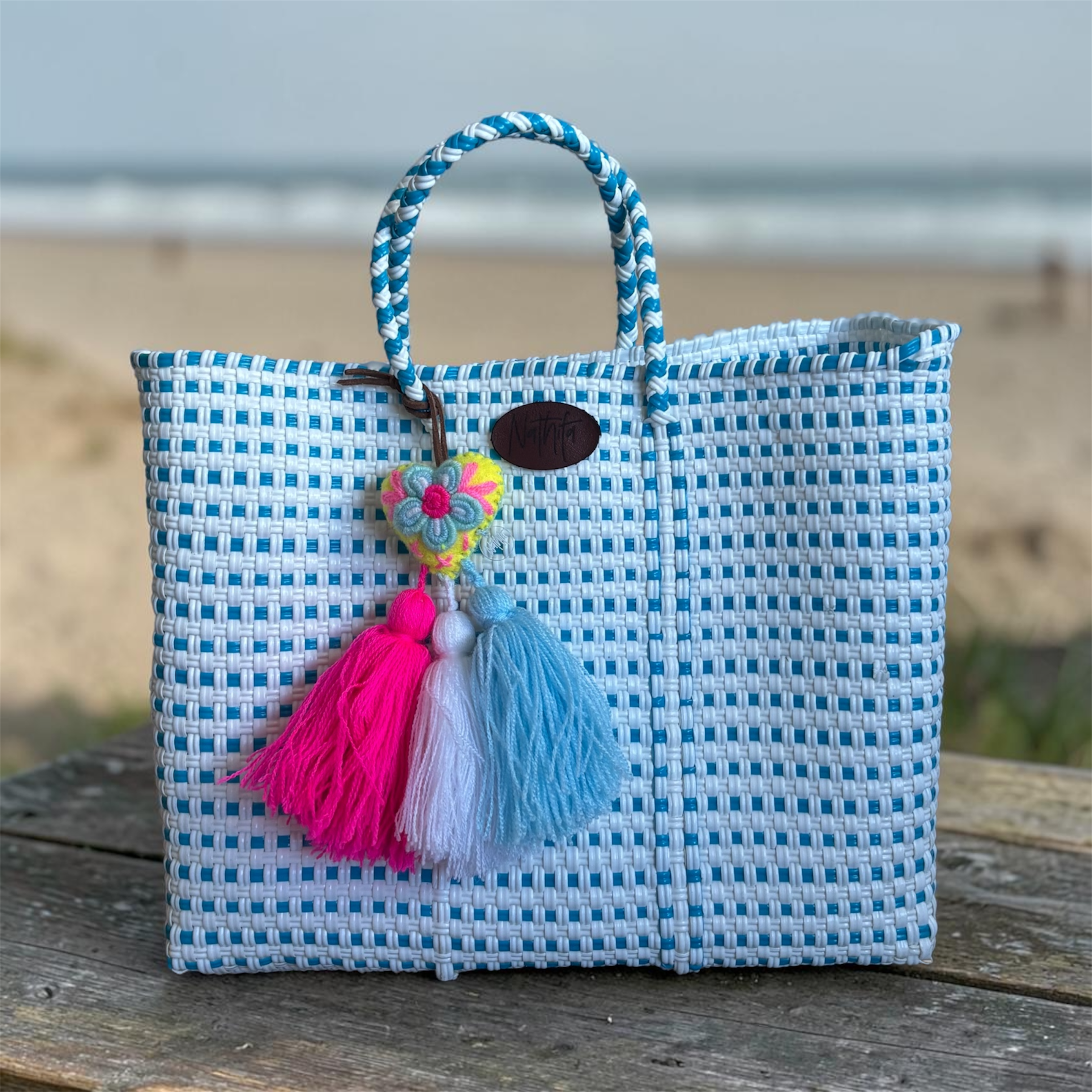 Cartera tejida pequeña azul/blanco