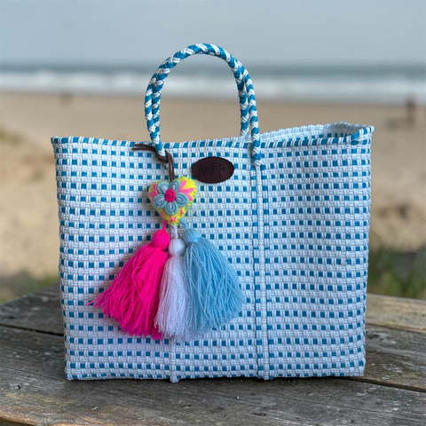 Cartera tejida pequeña azul/blanco