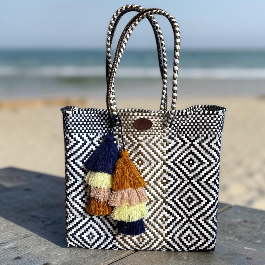 Cartera tejida mediana Rayas azul/dorado/marrón